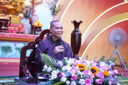 Thượng tọa Thích Trí Chơn chia sẻ pháp thoại tại khóa tu tuổi trẻ chùa Bằng 2023